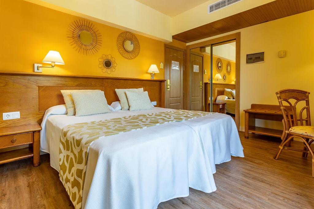 Ona Palmira Paguera Hotel Peguera Phòng bức ảnh